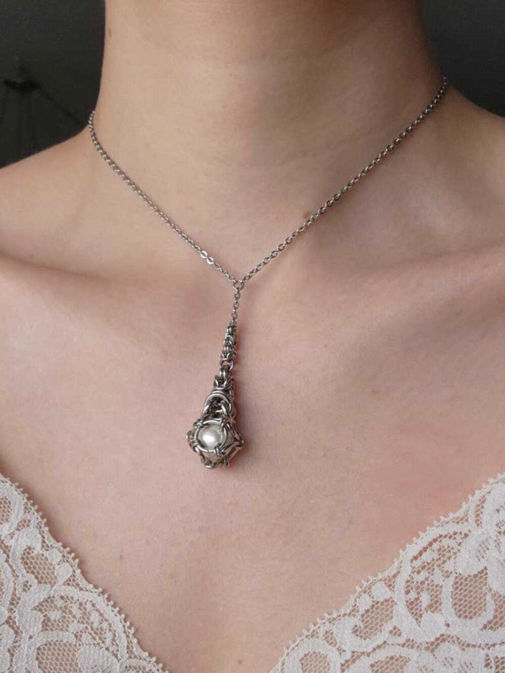 Vintage classic teardrop pearl and silver necklace